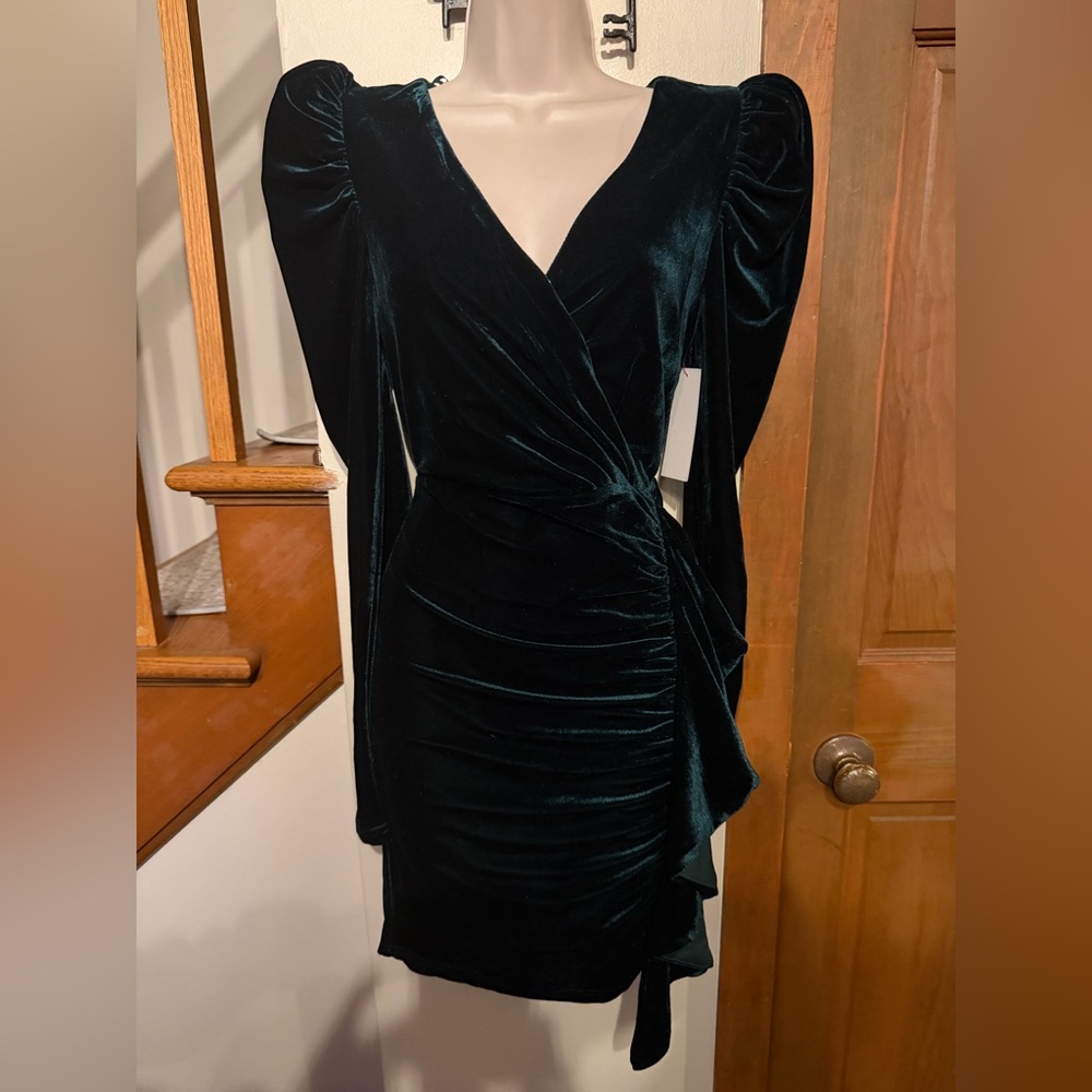 NWT Red Dress Aura velvet mini dress. Dark green . Size S